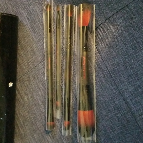 ⚠️Semi-Vintage⚠️ YBF -YOUR BEST FRIEND 4 Piece Makeup Brush Set & Case - Picture 3 of 13
